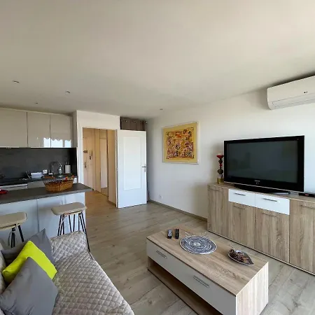 14380 Studio Neuf En Dernier Etage En Centre-Ville * Mandelieu